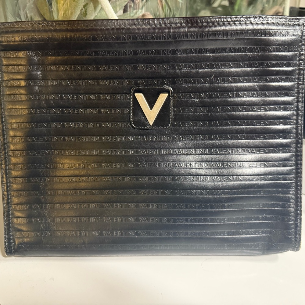 Valentino Elegant Black Leather Handbag